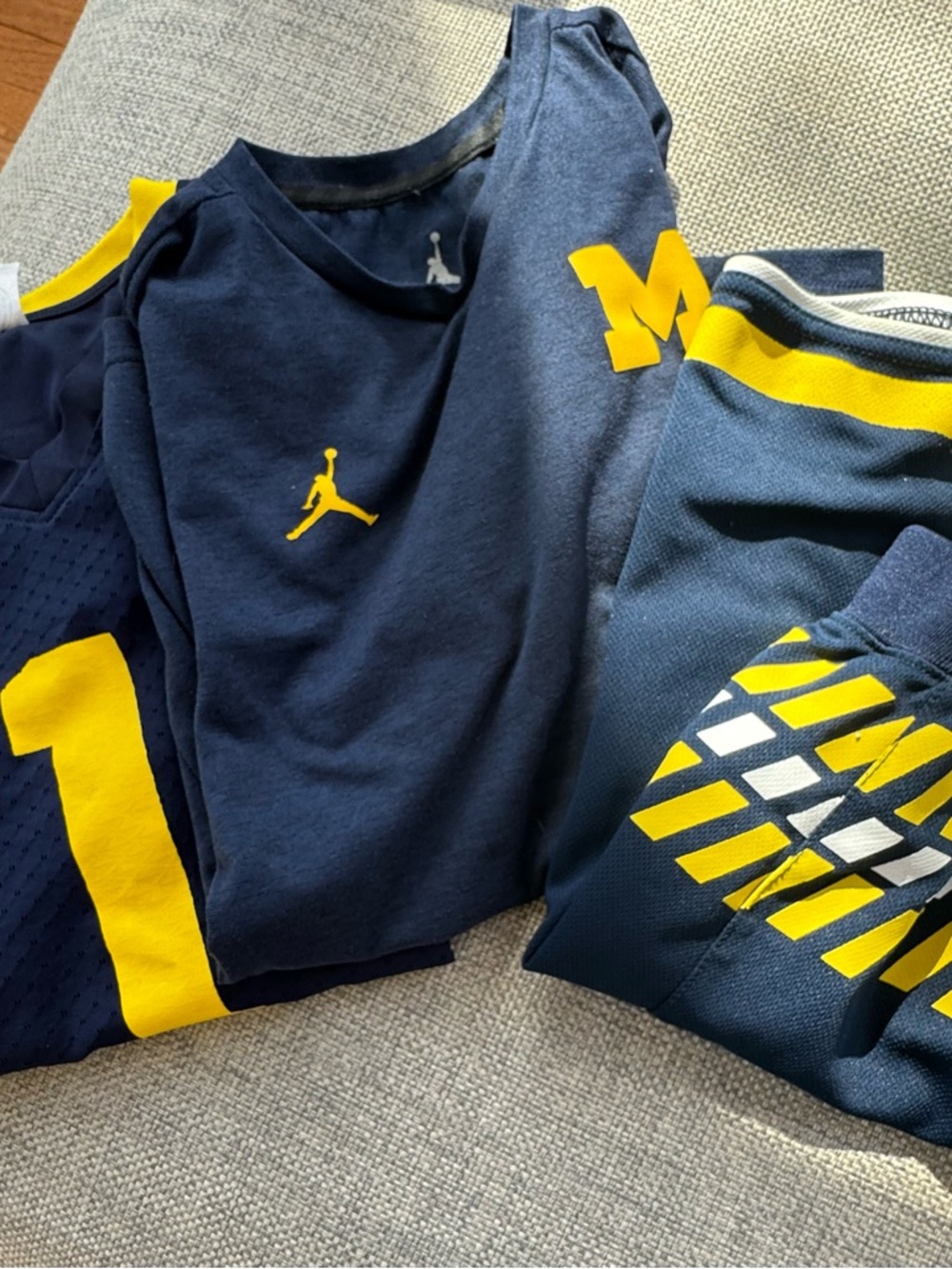 Final four time 🏀Michigan wolverines youth bundle of gear. Youth 10-12.